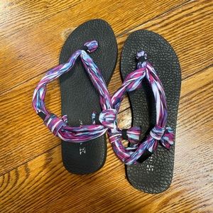 Tek Gear yoga mat sandals.  Purple & aqua watercolor print.  Size 8.